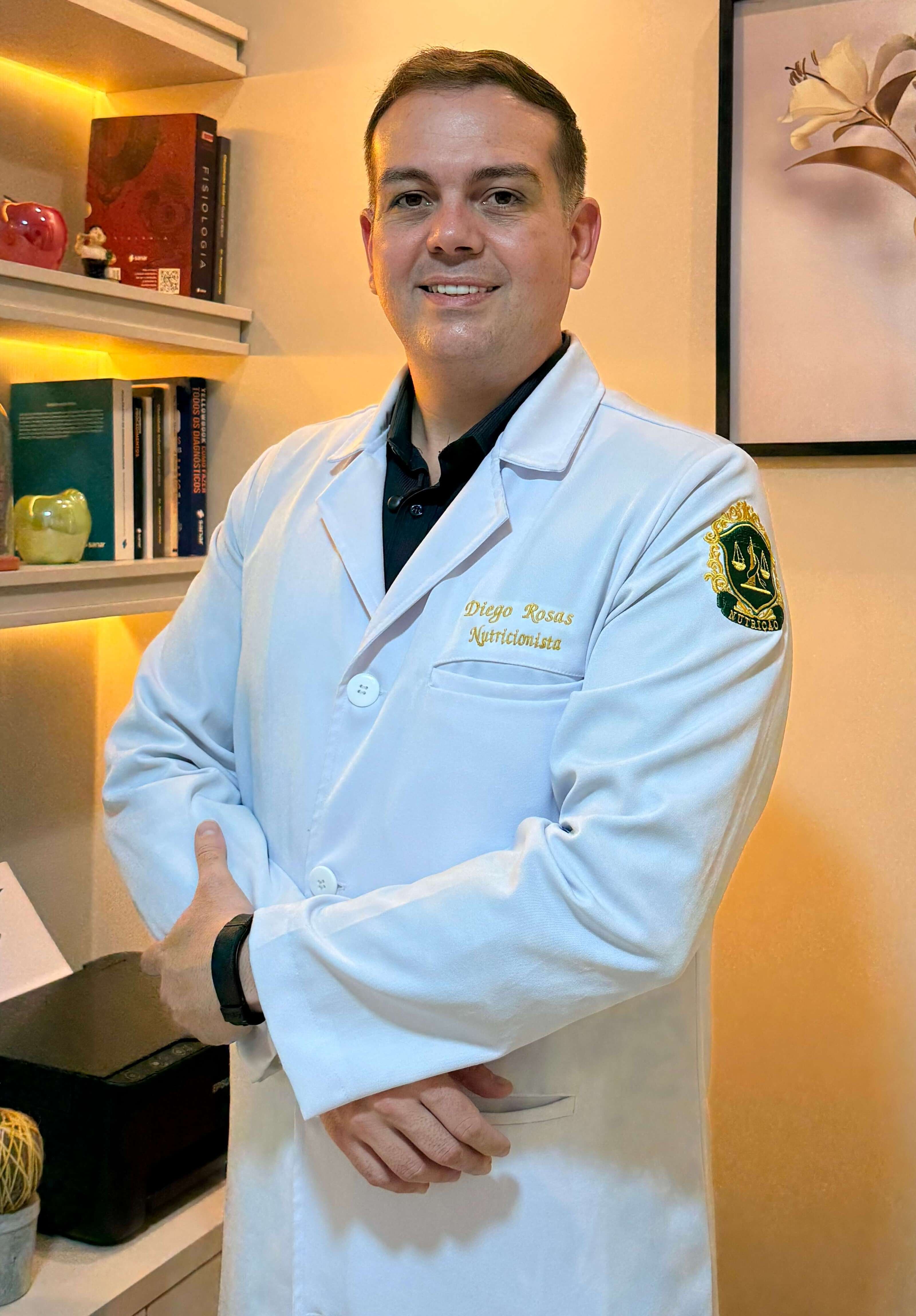Dr. Diego Rosas no consultório — Nutricionista especialista em Diabetes Tipo 2 em Manaus/AM